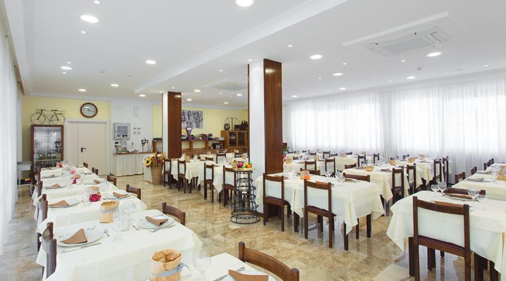 Restaurant Hotel Du Lac Torre Pedrera